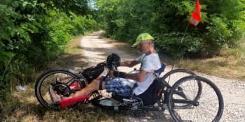 Nerozvážný skok upoutal Jana na invalidní vozík. Rodina dělá vše pro to, aby se vrátil domů