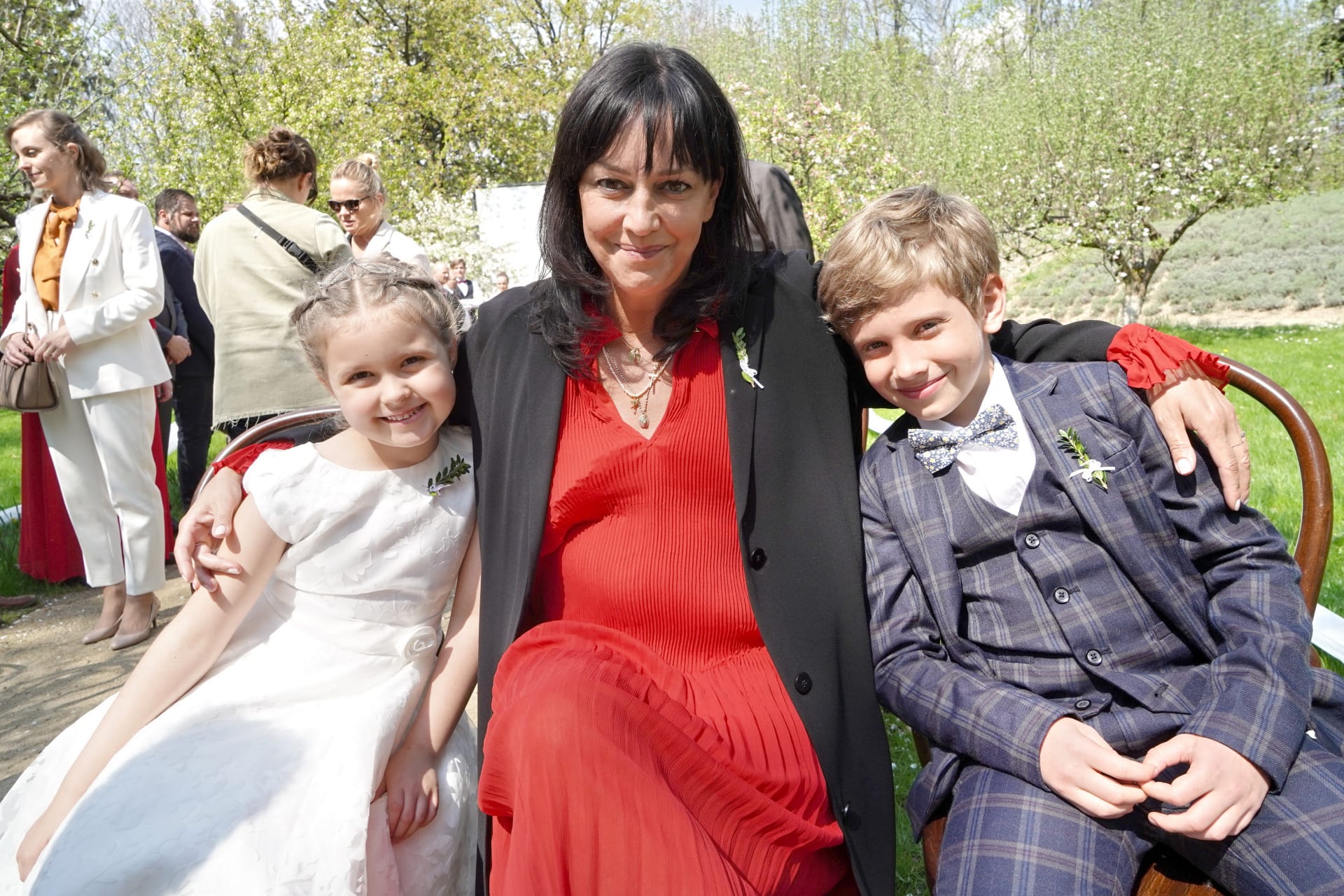 Tereza Brodská se svými seriálovými vnoučaty. 