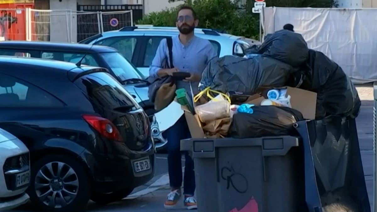 Odpadky v ulicích Bordeaux