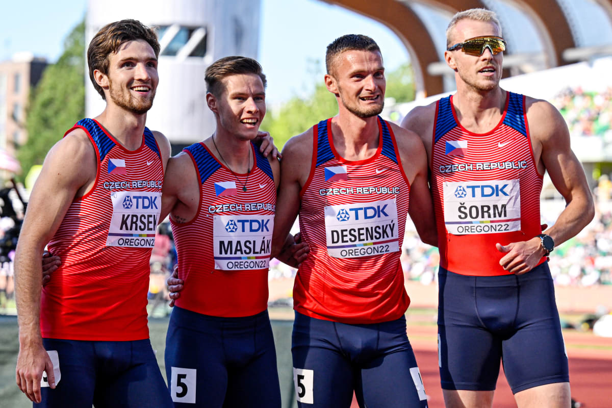 Čtvrtkařská štafeta Matěj Krsek, Pavel Maslák, Michal Desenský a Patrik Šorm posunula český rekord na 3:01,63.