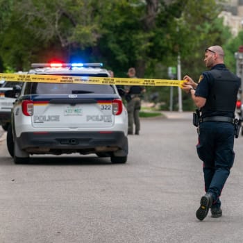 Při hromadné střelbě v kanadském městě Langley v Britské Kolumbii zahynulo několik lidí, píše agentura Reuters.