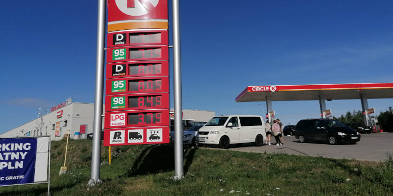 Benzin na polské dálnici přijde na 41,20 Kč za litr. Ve vnitrozemí dokonce na 39 Kč.