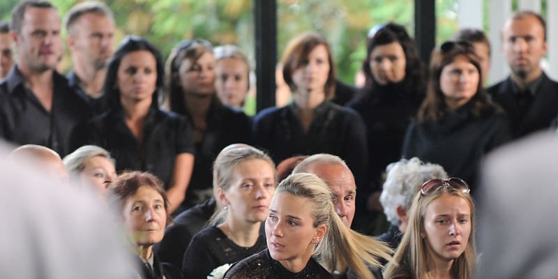 Pohřeb českého hokejisty byl velmi emotivní. 