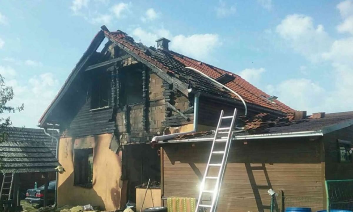 Při požáru rodinného domu v obci Ižipovce zemřel otec tří dětí Miroslav. 