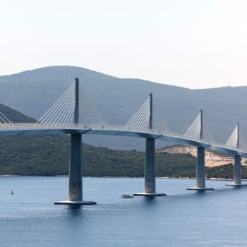 Chorvaté v úterý večer otevírají most, který propojuje pevninskou část země a poloostrov Pelješac.