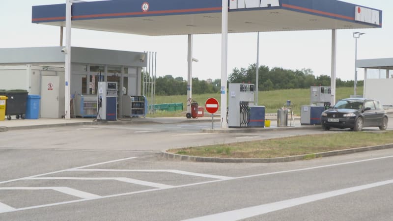Bez opatření by cena za litr benzinu v Chorvatsku atakovala 50 Kč a za naftu 46 Kč.