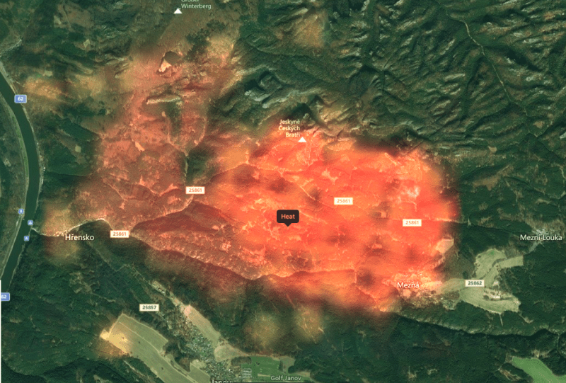Satelitní snímky ukazují rozsah požáru v Hřensku.