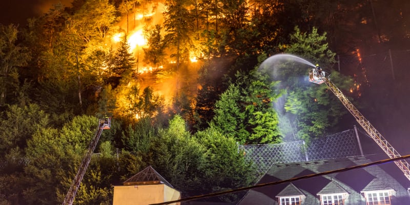 Požár Českého Švýcarska pokračuje již třetím dnem.