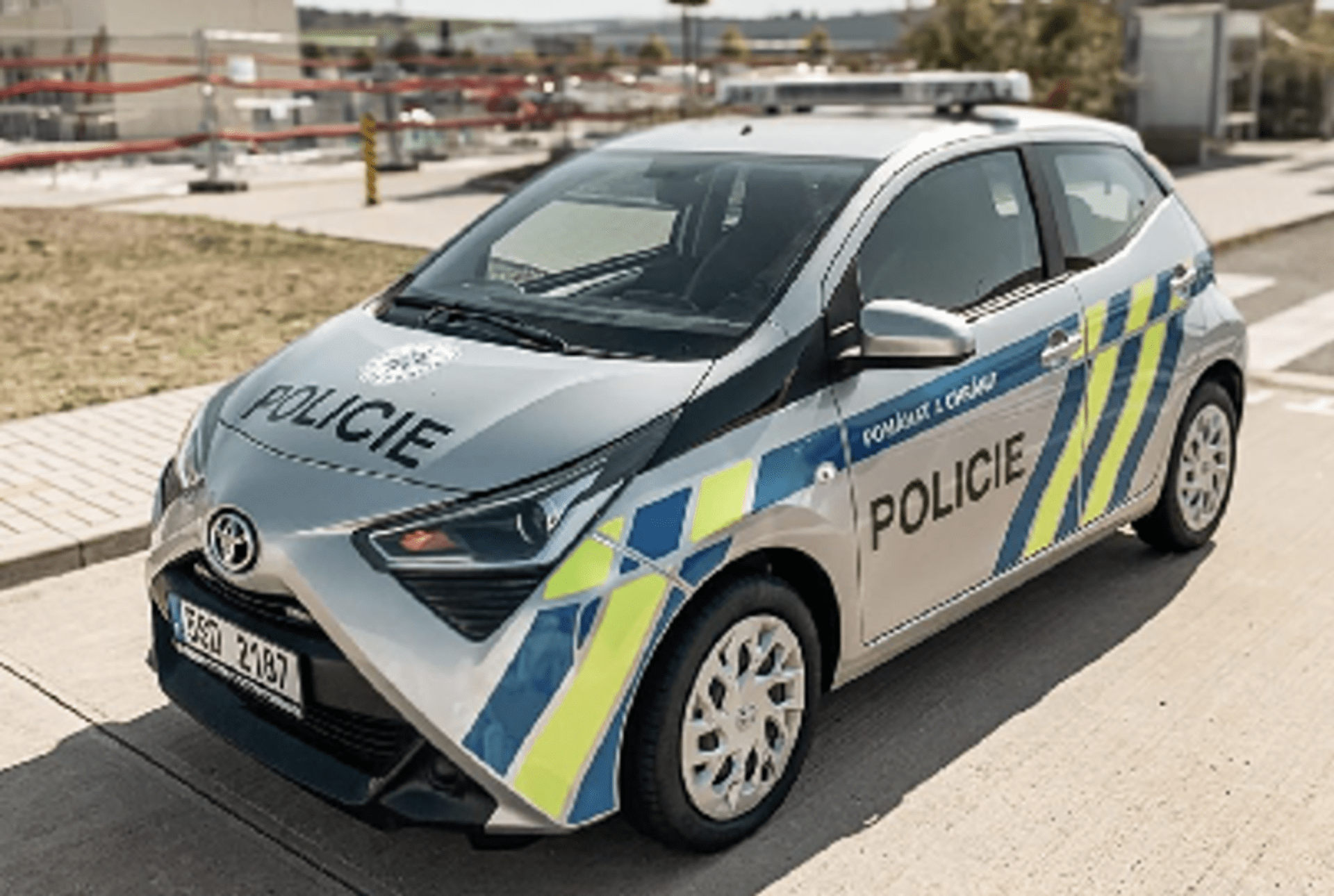 Středočeská policie se chlubí vůbec nejlevnějšími hlídkovými vozy - Toyoty Aygo X vyráběné v Kolíně obohatily vozový park letos. 