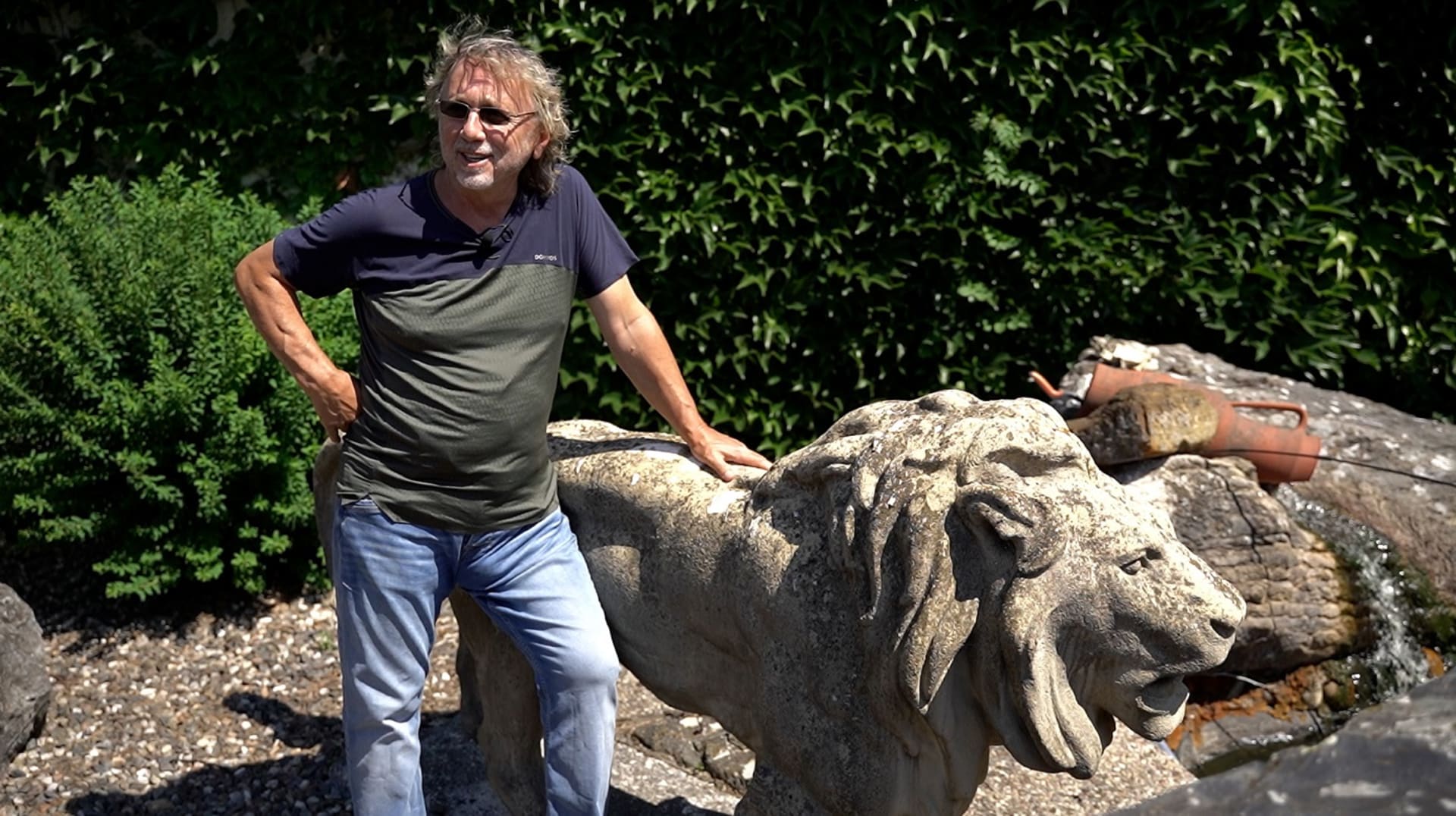 Dalibor Janda má na zahradě i sochu lva. 