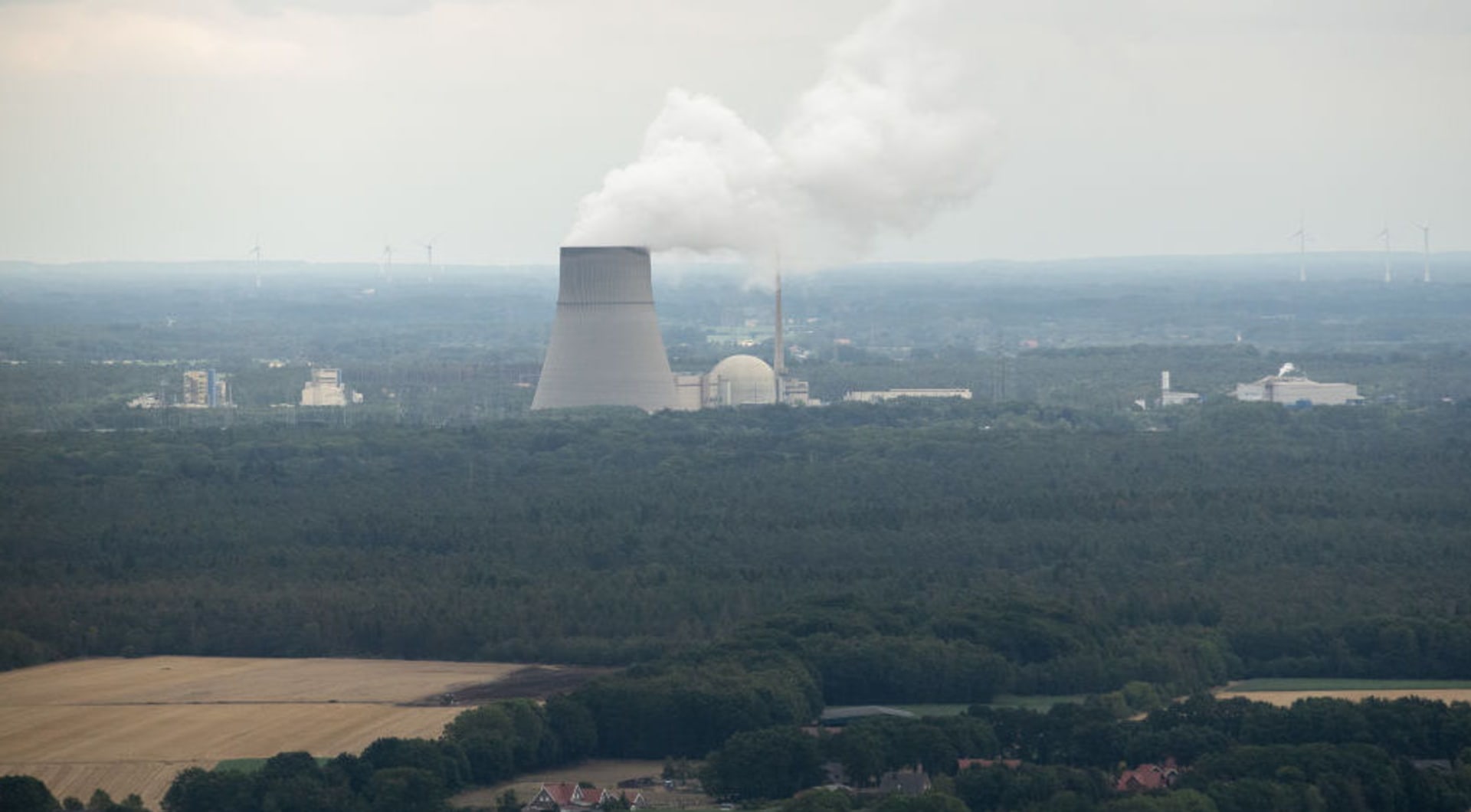 Německá jaderná elektrárna Emsland v Lingenu v Dolním Sasku na severozápadě země poblíž hranic s Nizozemskem. 