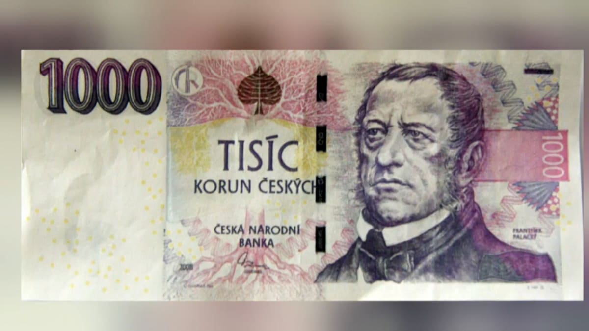 Muž si na tiskárně vytiskl desítky bankovek