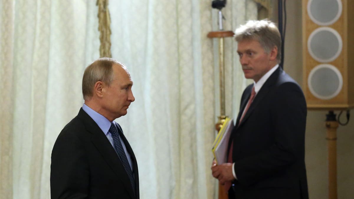 Vladimir Putin a Dmitrij Peskov