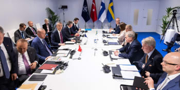 Turecko opět přivírá Finsku a Švédsku dveře do NATO. Požaduje vydání „teroristů“