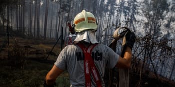 Požár v Českém Švýcarsku: Při nehodě cisterny a čtyřkolky se zranili další dva hasiči