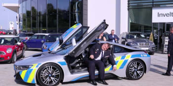 OBRAZEM: Nejen škodovky či zabavené Ferrari. Čím vším jezdí čeští policisté?