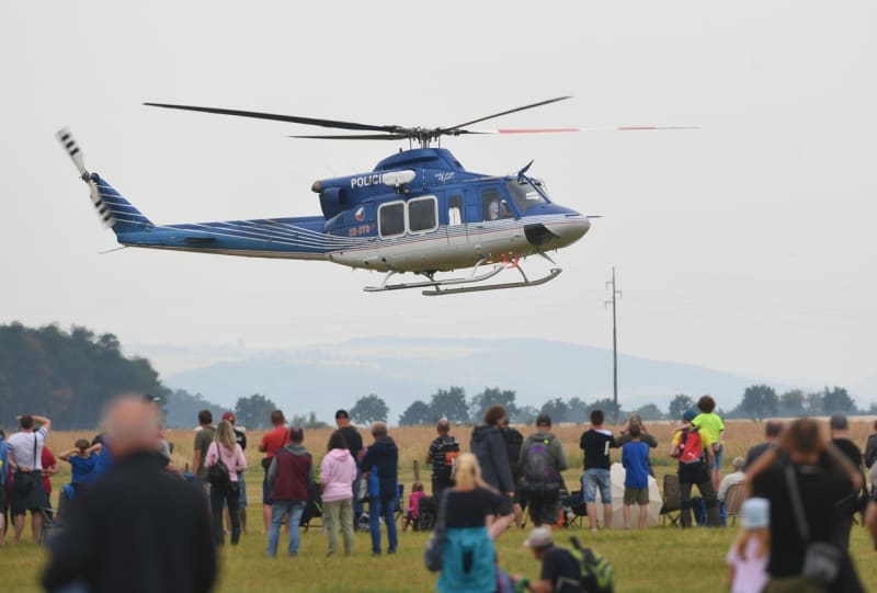 Vrtulník Bell 412 se v barvách Policie ČR zúčastnil řady záchranných operací.