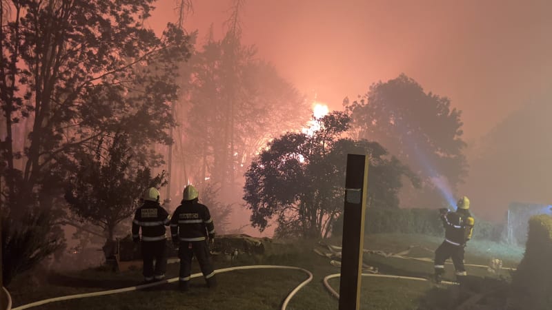 Požár v Českém Švýcarsku se rozšířil až na tisíc hektarů.