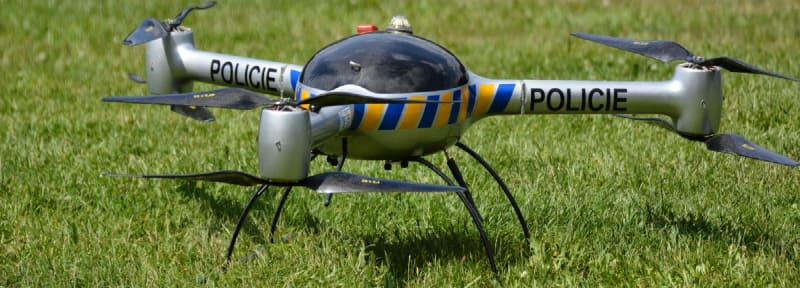 S drony zatím policie spíše experimentuje. Mohou se efektivně zapojit například do měření rychlosti jedouocích vozidel jako v jiných zemích.