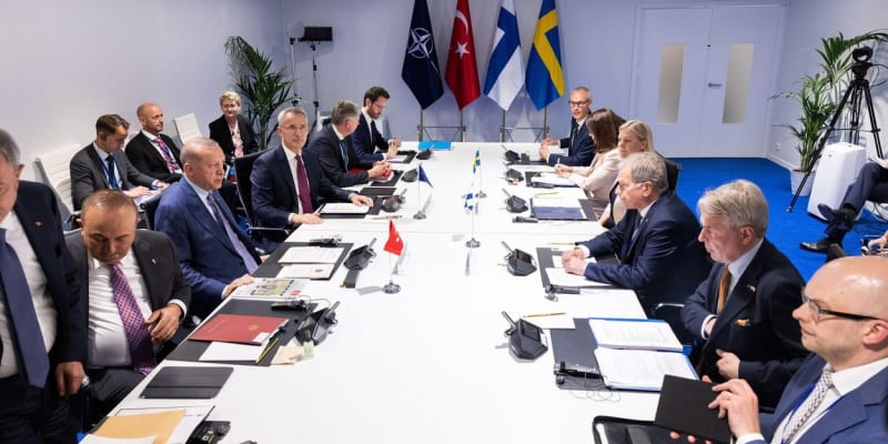 Zástupci NATO, Turecka, Finska a Švédska spolu jednali na konci června.