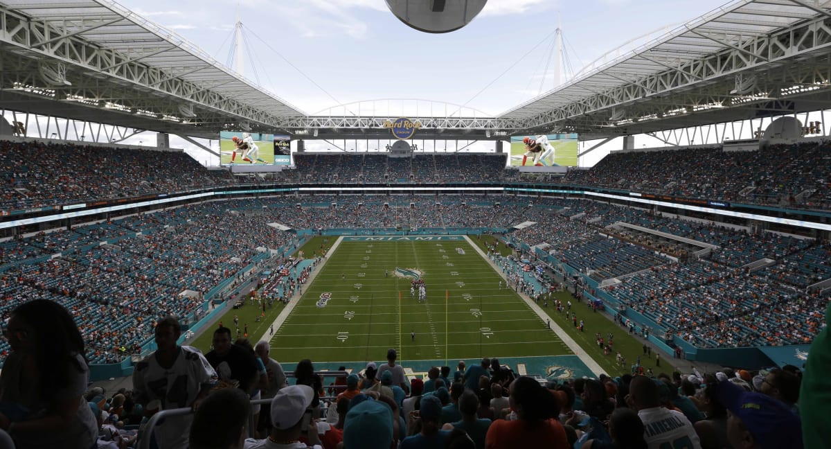 Na Hard Rock Stadium v Miami se vejde 67 518 diváků. 