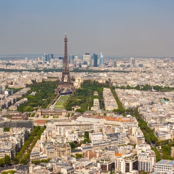 Na Martově poli pod Eiffelovo věží se na LOH 2024 bude hrát plážový volejbal. 