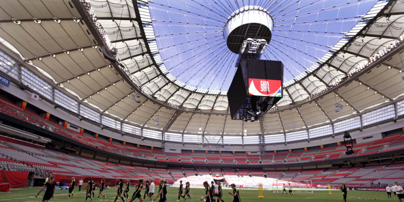BC Place se nachází ve Vancouveru. Na stadion se vejde 54 600 lidí. 