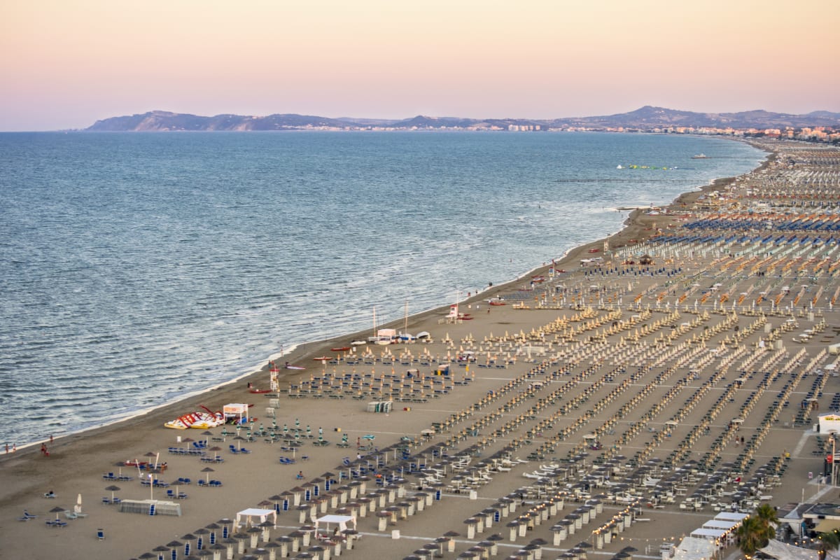 Část jadranského pobřeží v Itálii je uzavřena, mimo jiné kolem oblíbeného Rimini.
