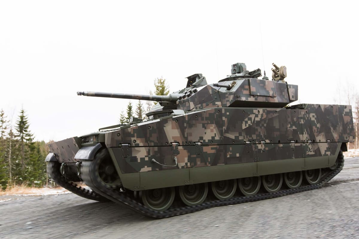 Podle ministryně obrany Jany Černochové (ODS) má česká armáda zájem o 210 kusů vozidel CV90.