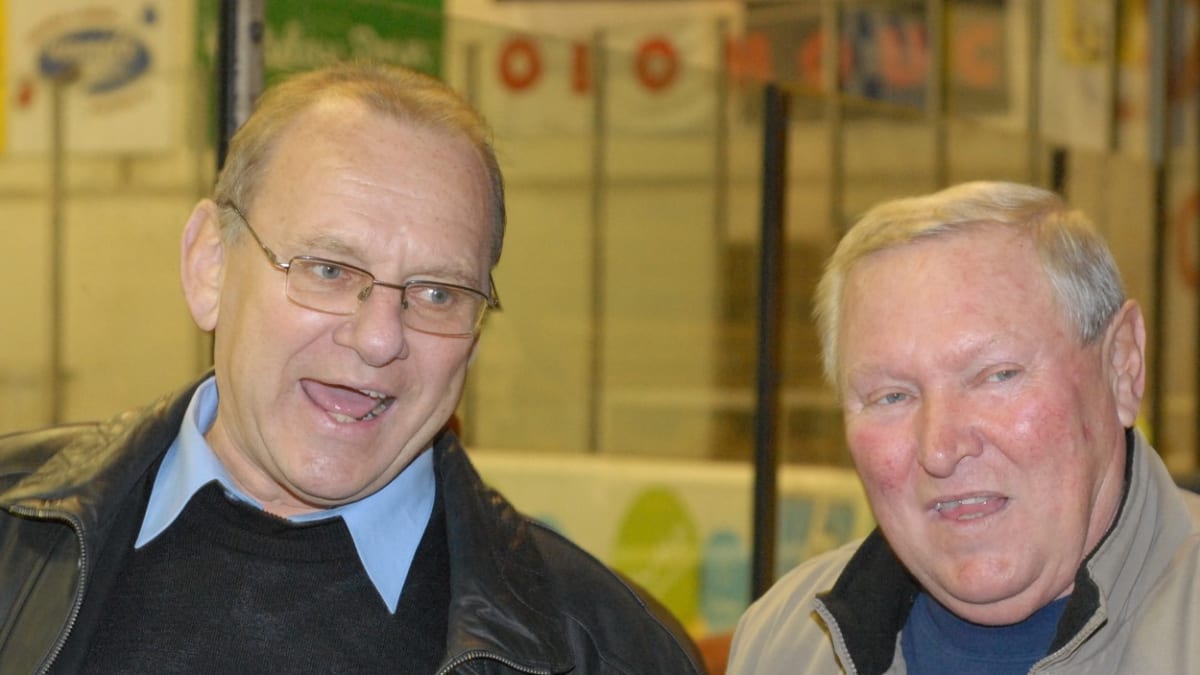 Zdeněk Kepák (vpravo) s Oldřiche Machačem na oslavách pětapadesáti let od založení klubu Kometa Brno.