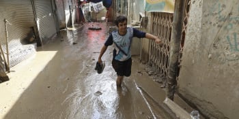 Extrémní lijáky bičují Írán. Ničivé záplavy si vyžádaly nejméně 53 lidských životů