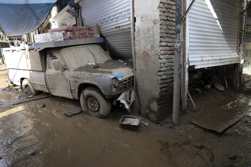 Lijáky a záplavy si v Íránu vyžádaly v posledních dnech životy nejméně 53 lidí.