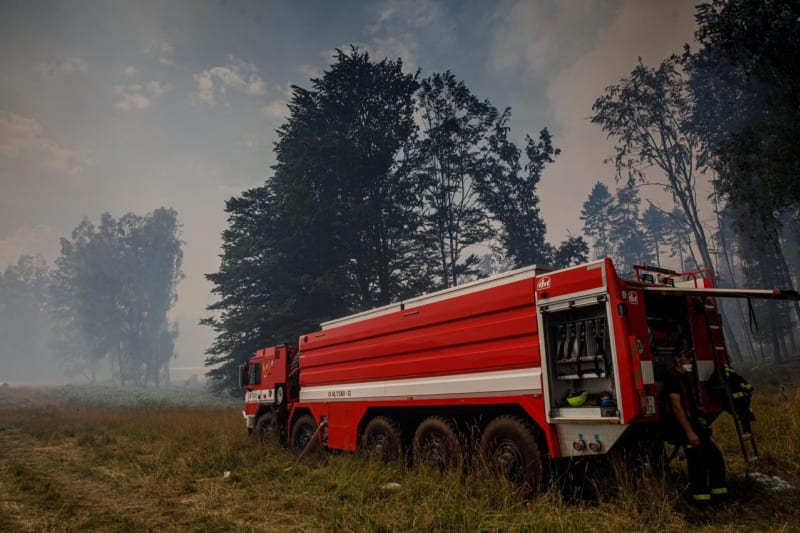 Hasiči zasahují u požáru v Hřensku.