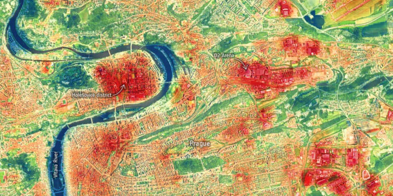Satelitní snímek Evropské kosmické agentury ukazuje, kde v Praze panují největší vedra.