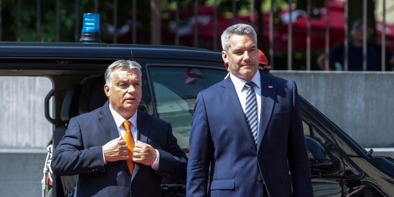 Maďarský premiér Viktor Orbán (vlevo) a rakouský kancléř Karl Nehammer 