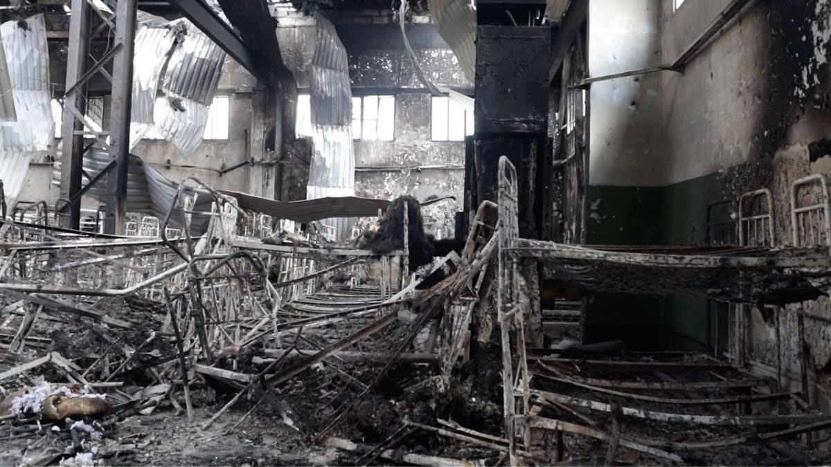 Kyjev shromažďuje důkazy o tom, že útok na věznici v okupované obci Olenivka podnikli sami Rusové.