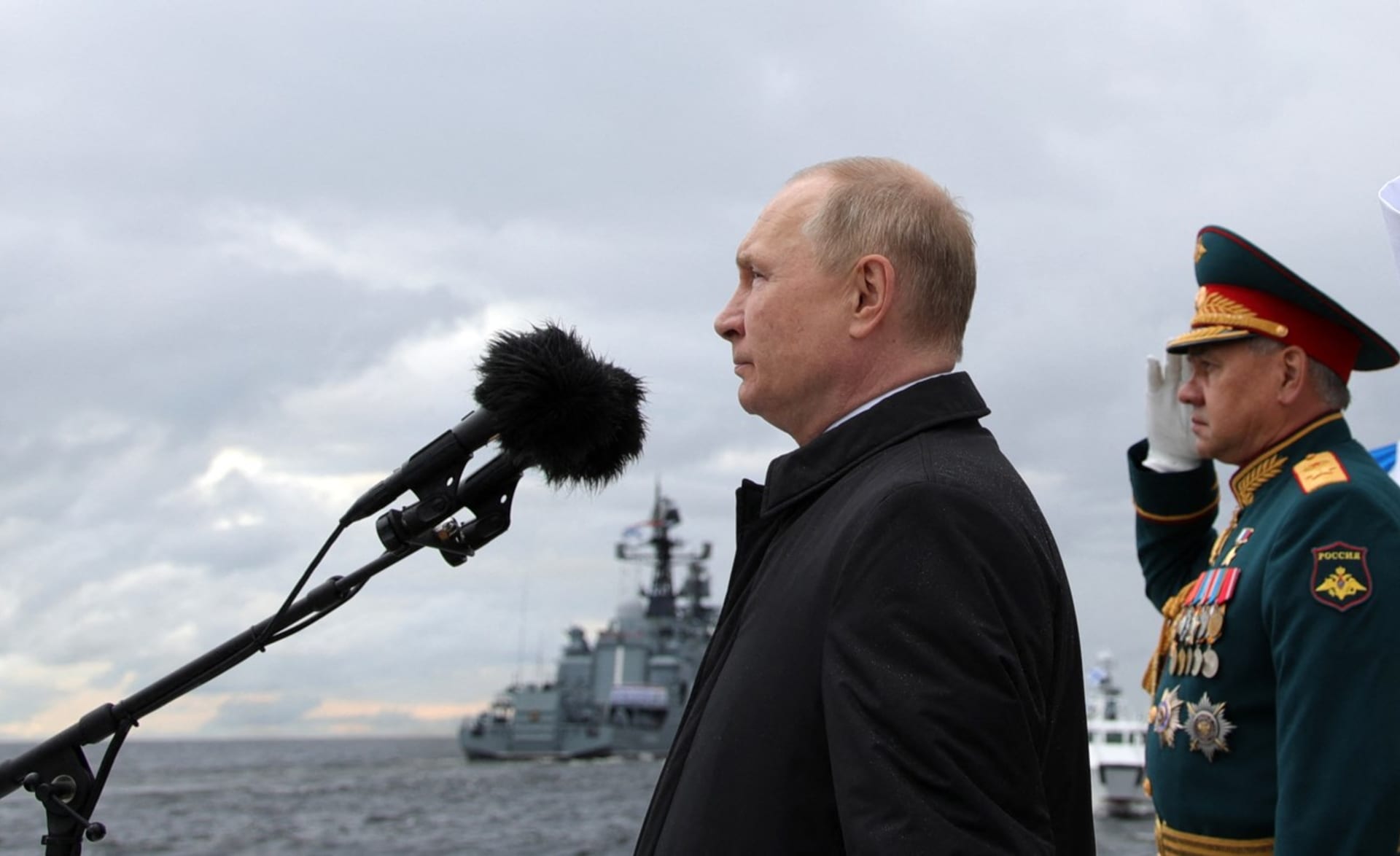 Rusky prezident Vladimir Putin a jeho ministr obrany Sojgu