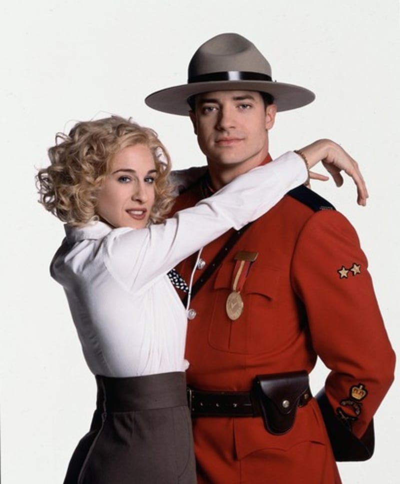 Brendan Fraser a Sarah Jessica Parker ve filmu Drsňák Dudley. 