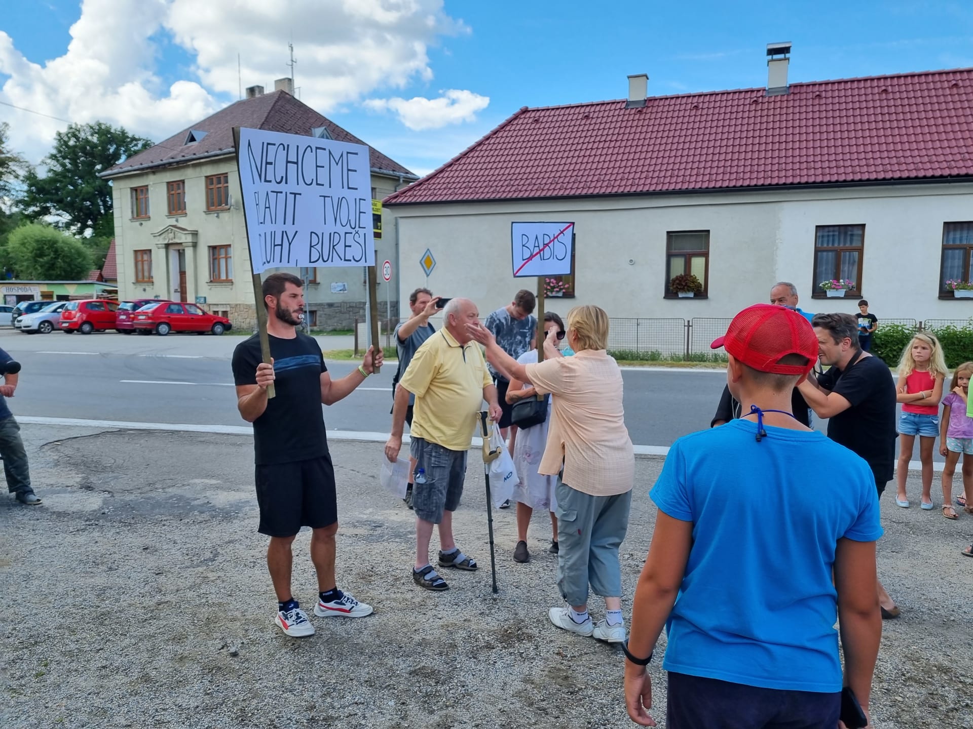 Andrej Babiš na výjezdu s karavanem v Horní Pěně v jižních Čechách.