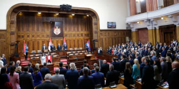 Denacifikace Balkánu? Srbský parlament je plný zbytečných idiotů, míní expert Tesař