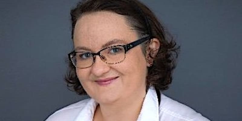 Lisa-Maria Kellermayrová, rakouská lékařka, která spáchala sebevraždu po útocích odpůrců očkování proti koronaviru. 