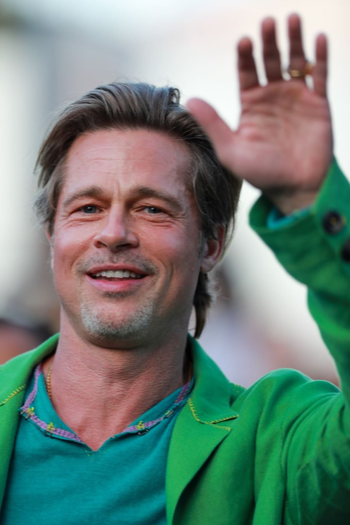 Šarmantní americký herec Brad Pitt přijel na losangelskou premiéru svého nového akčního filmu Bullet Train v zelinkavém kompletu. 