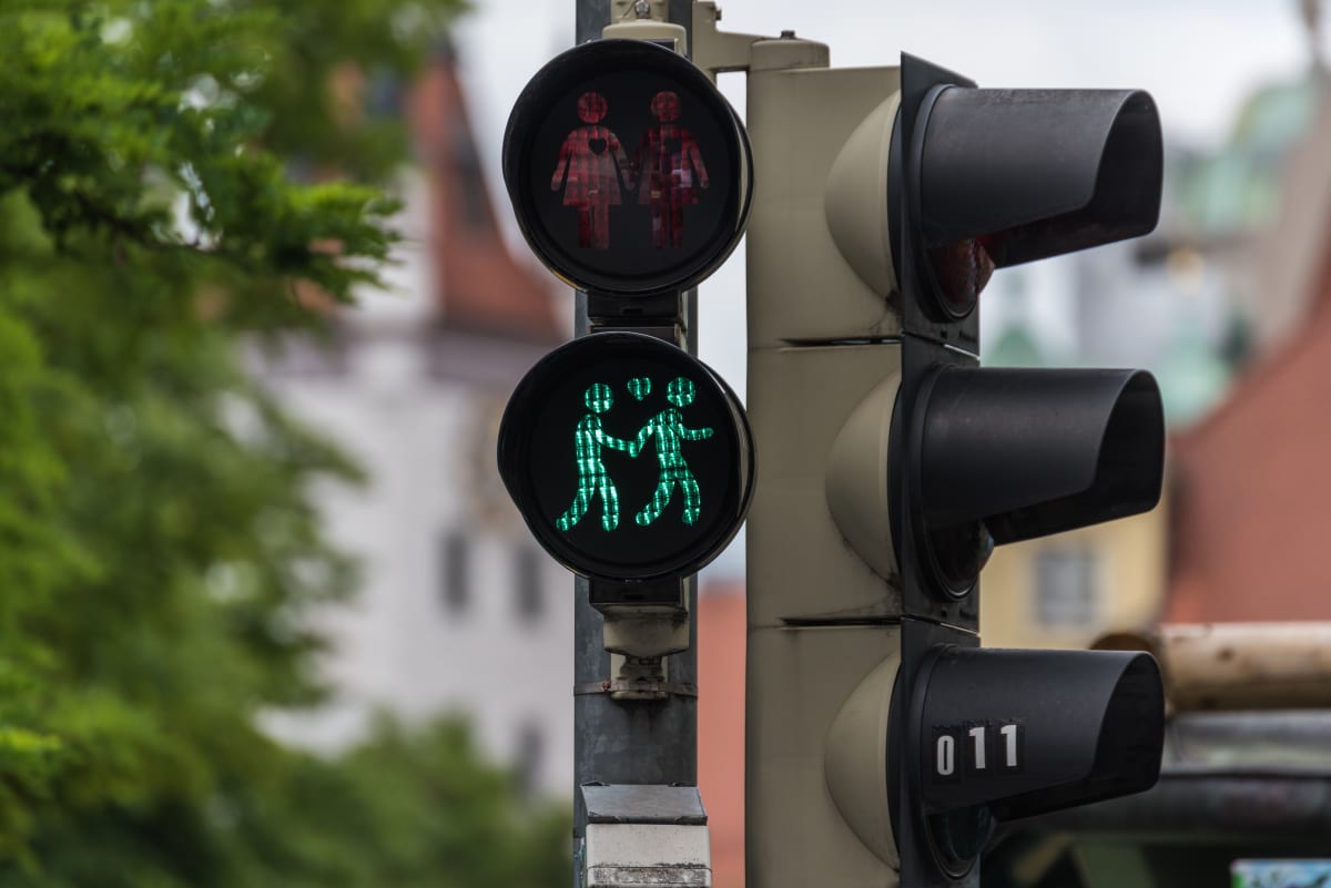 Pánské postavy na jednom ze semaforů v německém Mnichově 