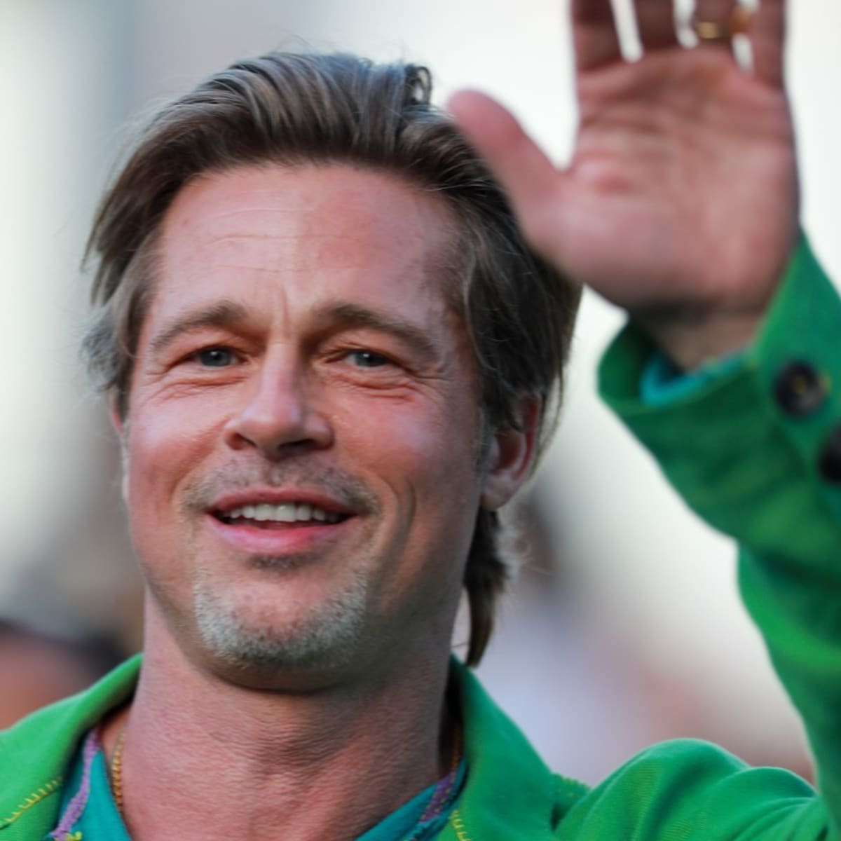 Šarmantní americký herec Brad Pitt přijel na losangelskou premiéru svého nového akčního filmu Bullet Train v zelinkavém kompletu. 