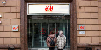 Dlouhé fronty a nákupní horečka. Rusko se definitivně loučí s H&M, jaké další řetězce končí?