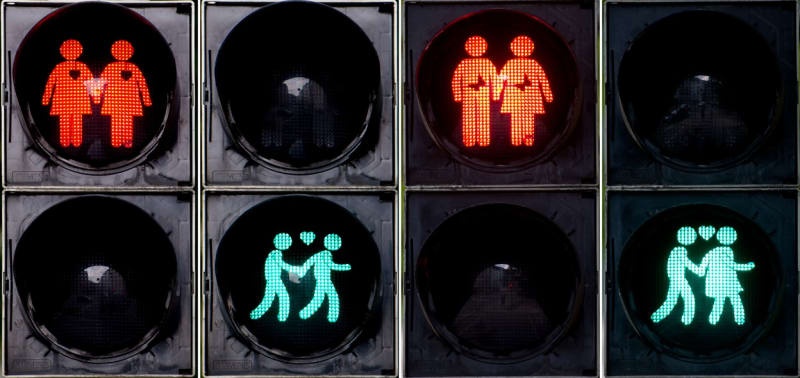 Koláž homosexuálních figurek na semaforech v německém Mnichově