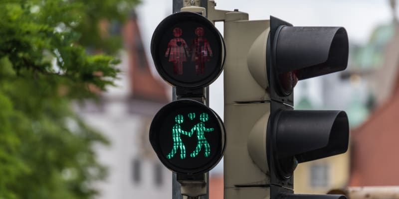Pánské postavy na jednom ze semaforů v německém Mnichově 