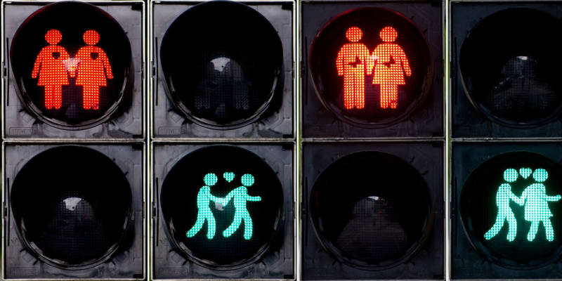 Koláž homosexuálních figurek na semaforech v německém Mnichově