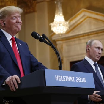 Donald Trump a Vladimir Putin na tiskové konferenci po setkání ve finských Helsinkách v roce 2018.