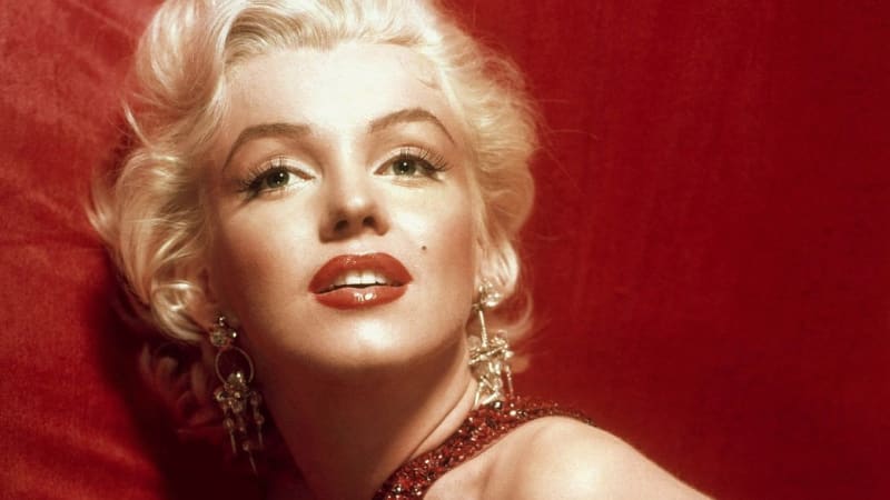Marilyn Monroe zemřela před 60 lety, dosud však nad okolnostmi její smrti visí otazníky.